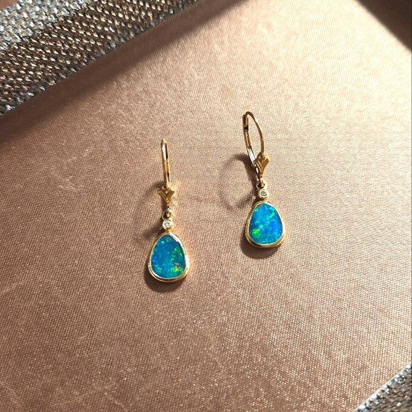 Jewelry - Vintage 14k Gold Australian Opal Earrings
